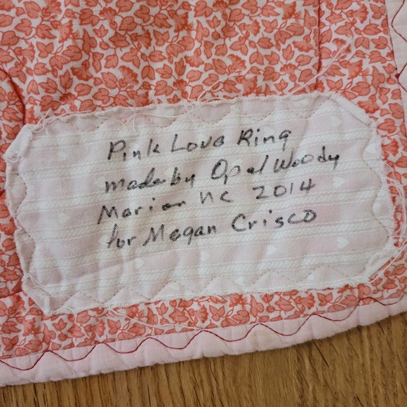 Handmade Quilt "Pink Love Ring" - Picture 5 of 9